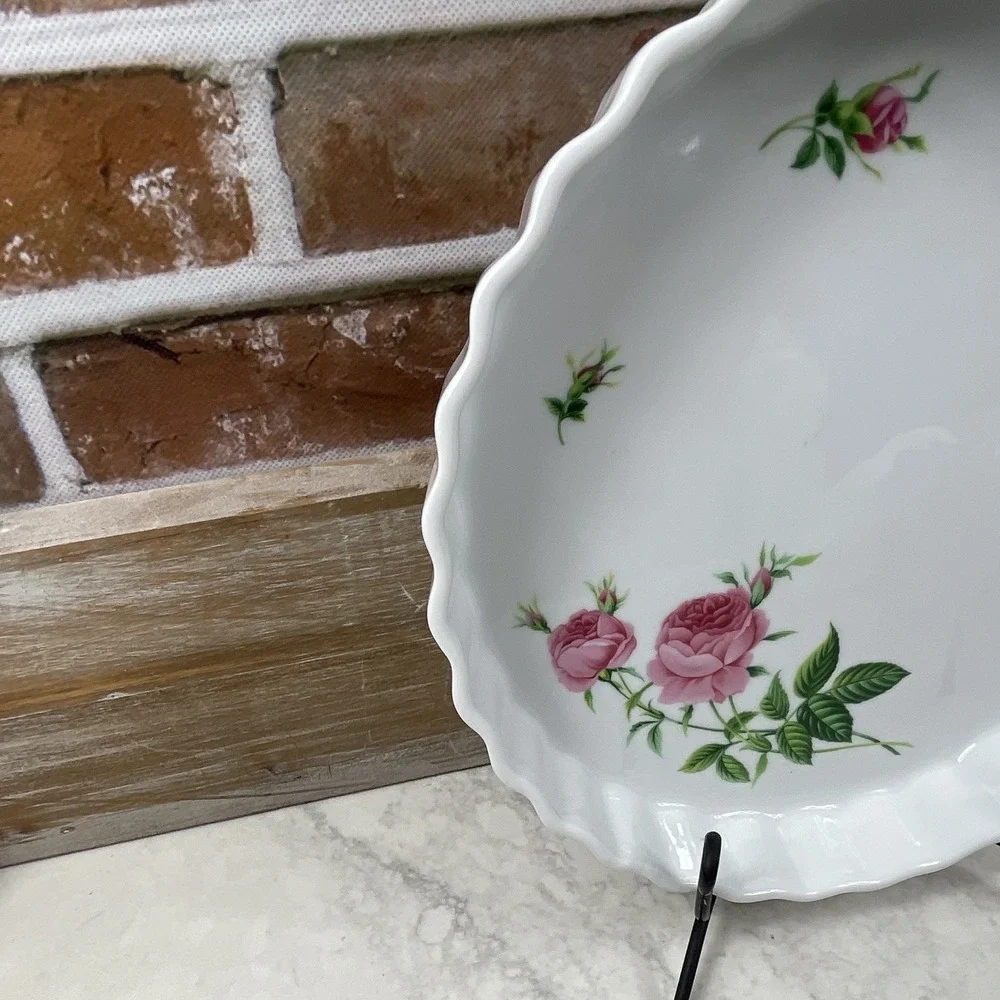 Christineholm Ceramic Pie Dish 9.5in Round White Pink Rose Floral Scalloped Edge